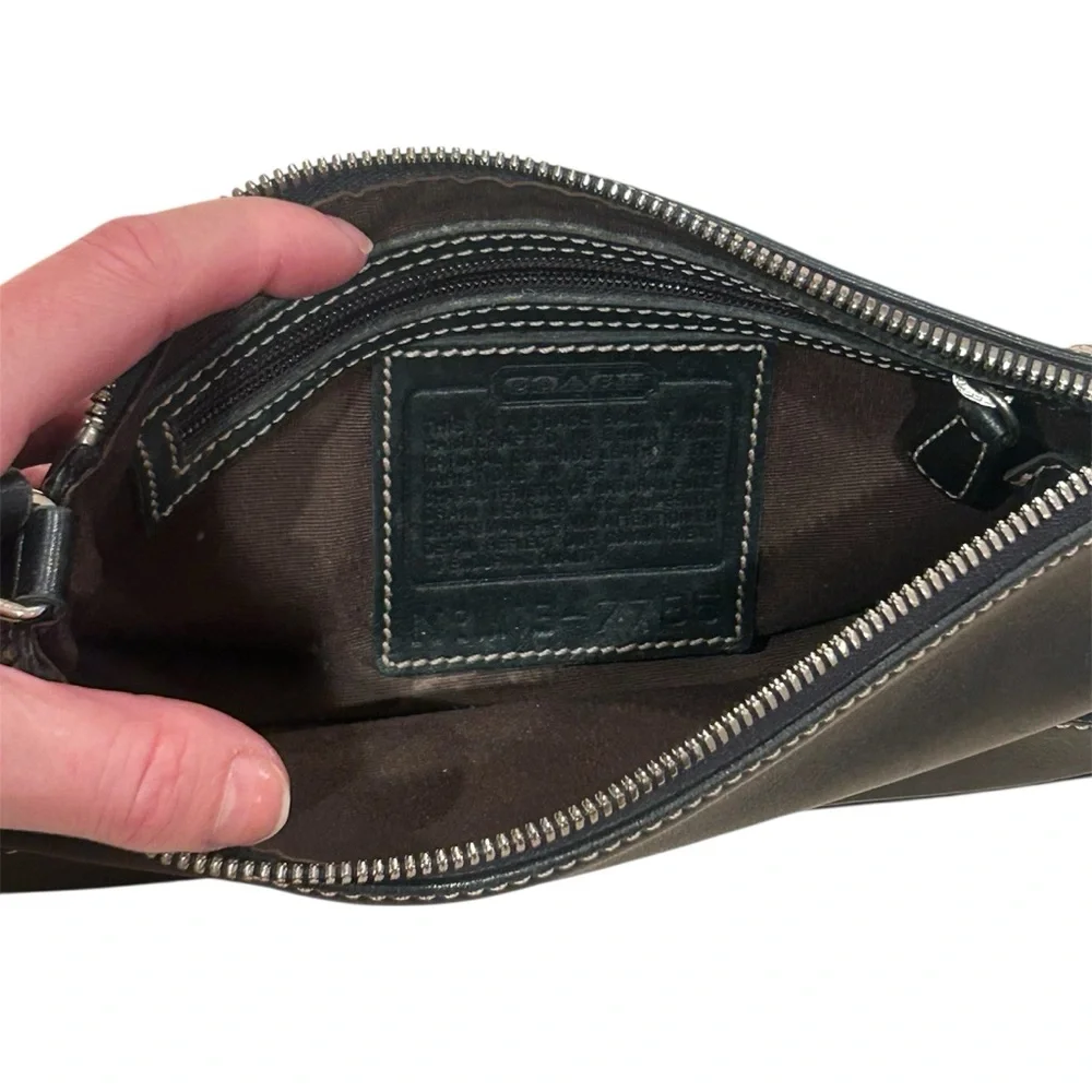 Coach Classic Black Shoulder Bag - Picture 4 of 4